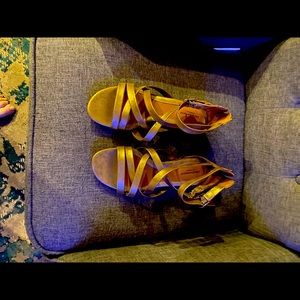 Gold cloud walkers from Avenue size 10